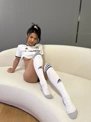 You just gotta put the balls in the goal ;)