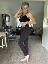 I love a hot fit barefoot girl in leggingsâ€¦ so sexy (f)