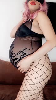 I dressed sexy for my husband and he doesn't show up, it doesn't matter, I can show you ...