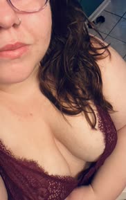 Wanna cum make a mess on my glasses ðŸ˜