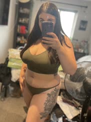 My first post here, learning to embrace my curves and tiger stripes. Please be kind â¤ï¸