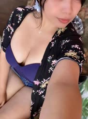 (F) just hoping itâ€™s not too much cleavage