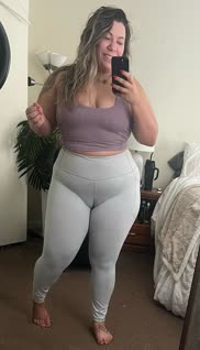 These leggings really show off my fat ðŸ˜» and Iâ€™m not mad about it. ðŸ«