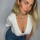 Super classic jeans and tee look [F]