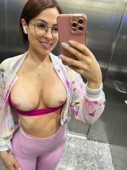 A sneak peek in the elevator before the gym