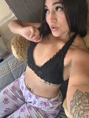 Esperando a un hombre que venga y me folle muy rico que escriba al: Of