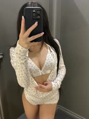 I know they re small but would you join me in the change: room