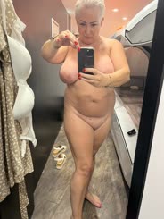 Iknowmybodyisn tallthat butatleastmytitsarenice