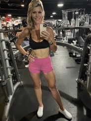 Justaboringoldfitnessmomwhowearsbarelyanythingtoworkout andIhopeyoulook