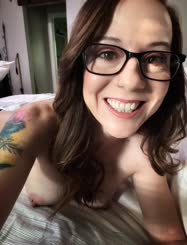 Nerdymilf givingoffthosegirlnext doorvibes