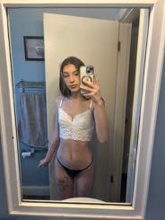 Petiteastheycome  