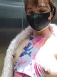 Tookaquickselfieinsidetheelevator