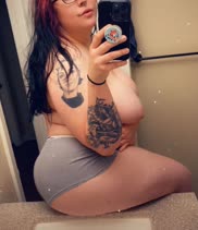 Bed head babe âœ¨ how would you help me wake up?