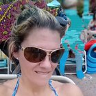 The water park was so crowded yesterday. I couldn't help but sneak some diddling!