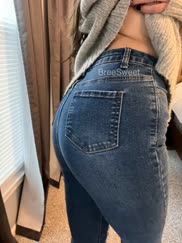 Peachy in jeans ðŸ˜˜