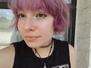 18f) hi here's my face just recently came out as lesbian after years of questioning ðŸ©·ðŸ¤ðŸ§¡