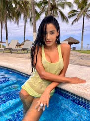 Wet t shirt