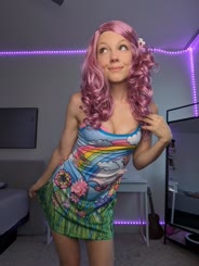 mewhenothergirlsneedbotstogetanyviewsbutimfamousjustbeingmyself