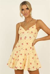 Blonde Beauty in a Yellowâ–Œ