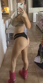 What ya think about my pregnant bum ðŸ˜ˆ