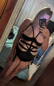 What do we think? Do I keep this outfit