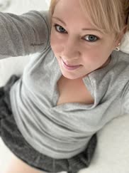This milf wants your attention