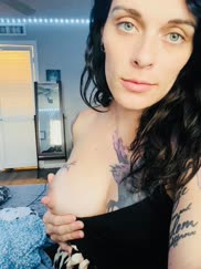 Slide into my DMs on OnlyFans and say â€œmommyâ€ and I will send you back something sexy ðŸ˜ˆ Free PPV page and $4 VIP