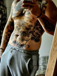 Grey joggers season is here ,are you coming to pull them down for daddy ? 30%off my VIP page only $3,49 ,custom content, kink friendly, used underwear