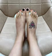 Harley Quinn toesies vibe