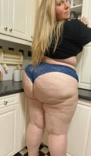 Lucky Iâ€™m a giant who can reach her own snacks ðŸ«